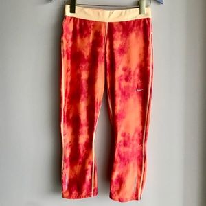 Nike Red & Orange Capri Legging Size Medium